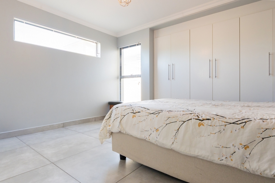 To Let 3 Bedroom Property for Rent in Calypso Beach Western Cape